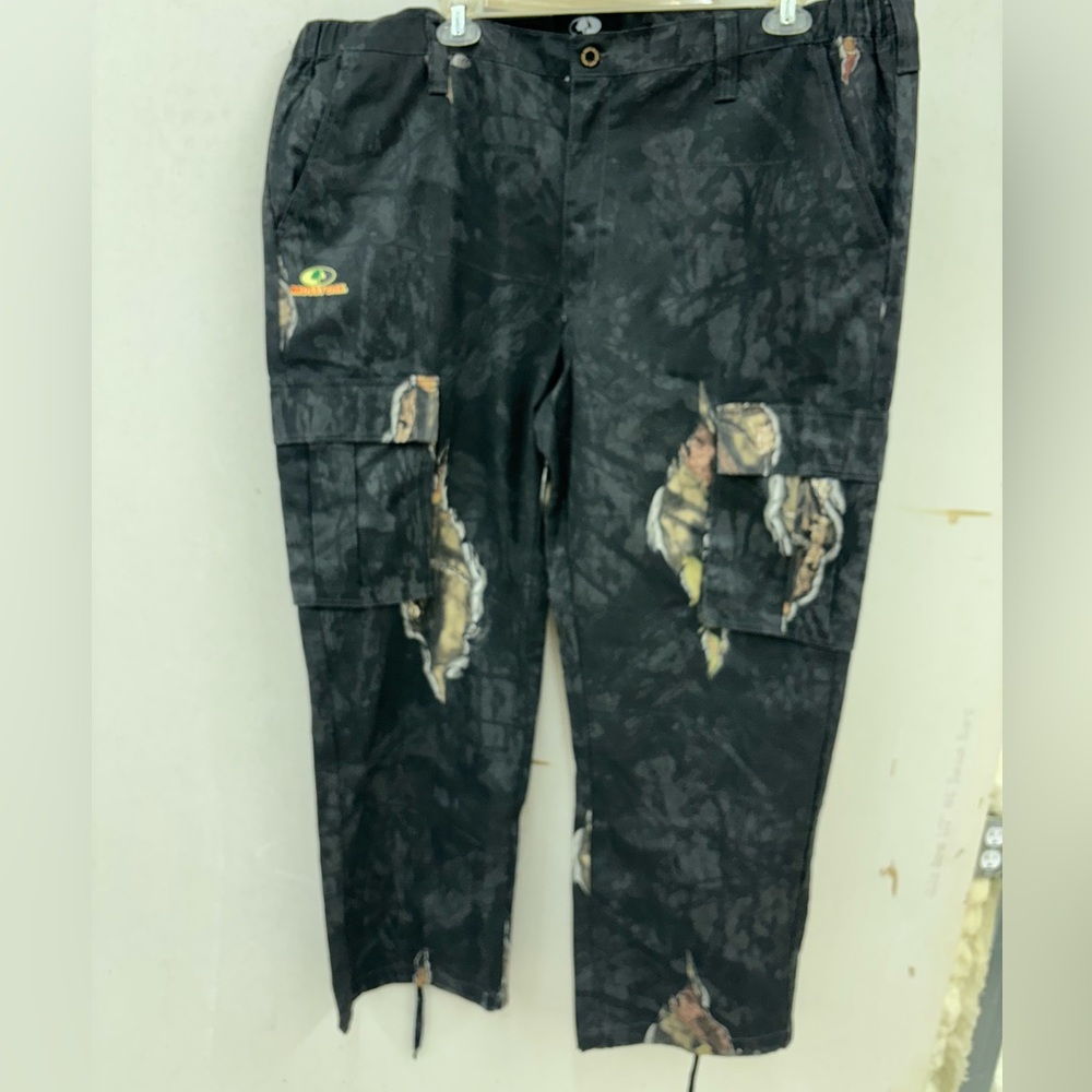 Mossy oak night camo Cargo Pants 44/46-nwt (48X32)